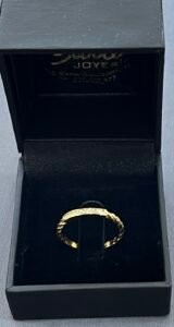 Anillo de pedida de oro de 18 kts y diamantes naturales.