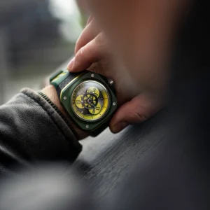 Diferencias entre relojes con bisel en acero y cristal Gorilla Glass contra bisel en titanio y cristal de zafiro