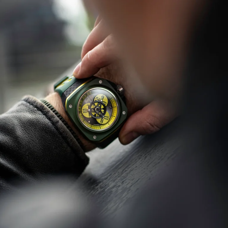Diferencias entre relojes con bisel en acero y cristal Gorilla Glass contra bisel en titanio y cristal de zafiro